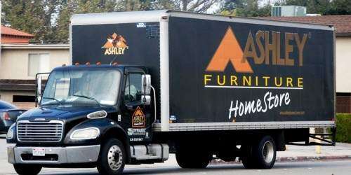Clientes de Ashley Furniture reclaman sus derechos