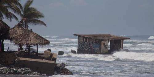 Cancelan varios vuelos en R. Dominicana por llegada de Erika