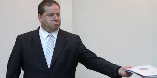 Colberg Toro cede apartamento por deuda hipotecaria