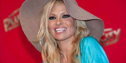 Pamela Anderson subasta un baile en Rusia