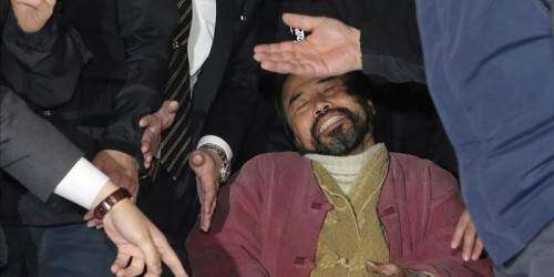 Condenan a 12 años al surcoreano que apuñaló al embajador de EEUU