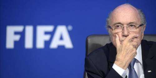 FIFA: Blatter no suelta la silla presidencial