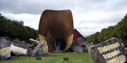 La controvertida ‘vagina de la reina’ de Kapoor sufre un nuevo ataque