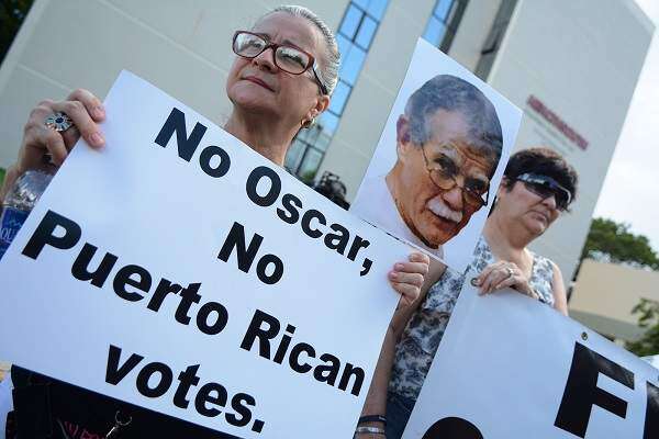 Defensores de Oscar López defienden ambigüedad de Hillary