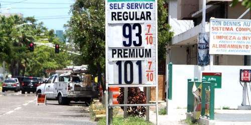 DACO ordena rotulación para doble precio de gasolina