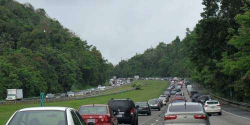 Reportan camión con desperfectos en autopista Ferré