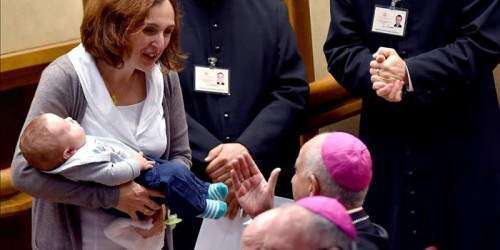 Un bebé de tres meses acapara la atención en el Vaticano