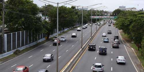 Cierran carriles en la Piñero