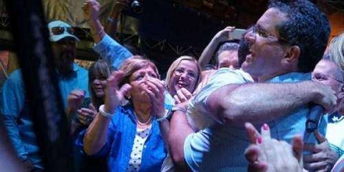 Pierluisi y Rosselló abrazados por Mayita (videos y galería)