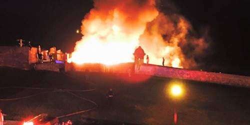Incendio consume residencias en La Perla (galería)