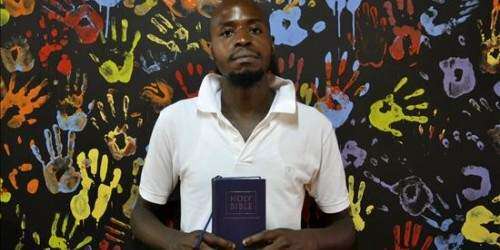 Una iglesia reconcilia a los homosexuales kenianos con su Dios