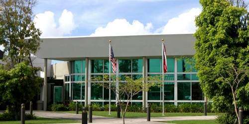 Sin sueldo guardias escolares por deuda de Educación