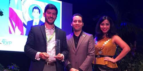 Cámara Junior Internacional distingue a Manuel Natal Albelo