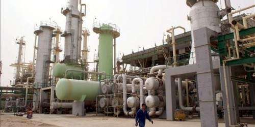 Crudo cae a menos de 38 dólares