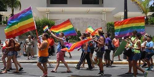 Psicólogos publican libro sobre población LGBT