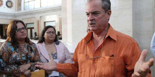 Denuncian irregular reparto de bonos navideños en agencias