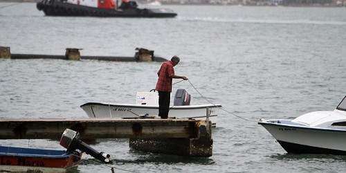 Mañana nublada, lloviznas ocasionales