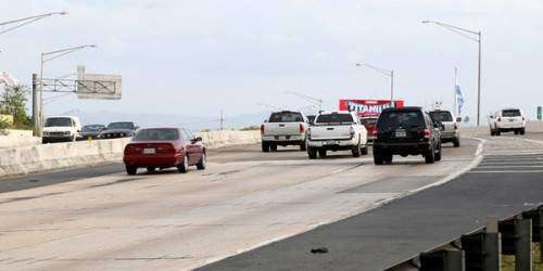 Uso del celular provoca accidente con peatón en Santurce