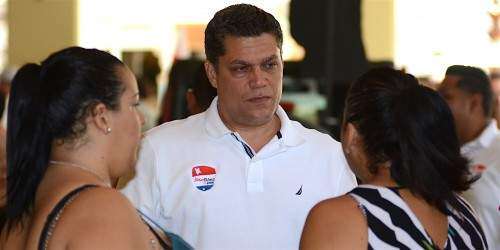 Solito en su crítica contra los ‘disidentes’, se quita José Baez