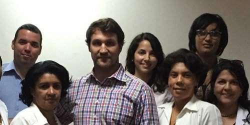 Doctora boricua siembra milagros médicos en Cuba