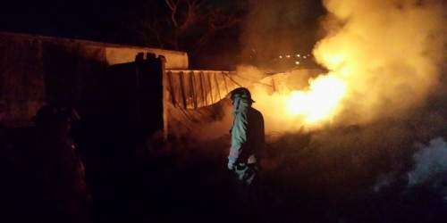 Fuego por acumulación de gomas en Caguas