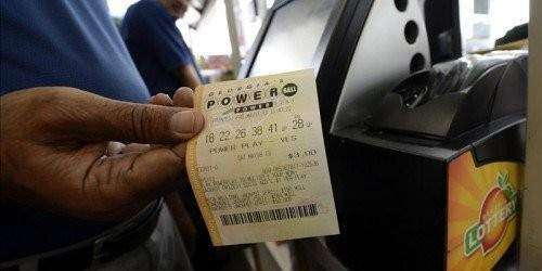 Llega a $900 millones el premio del Powerball