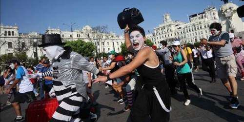 Unos 100 mimos corren el primer ‘maratón a cámara lenta’  (vídeo)