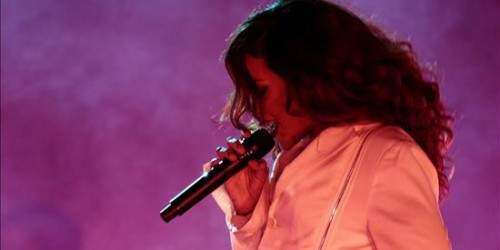 Rihanna lanza por sorpresa su nuevo disco