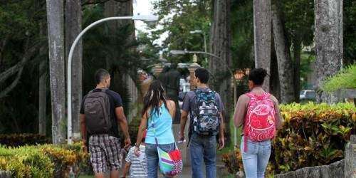 Recogen artículos para ayudar a universitarios sin hogar