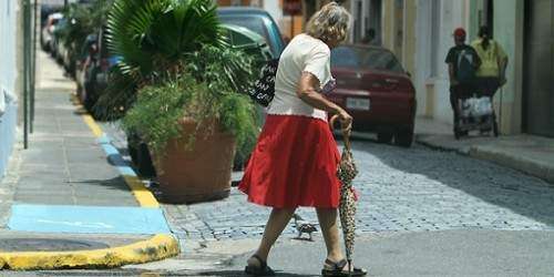 Arrestan abuela de 99 años en allanamiento