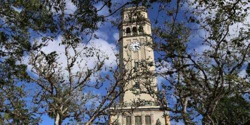 Expresidenta del FEI rechaza investigar becas presidenciales