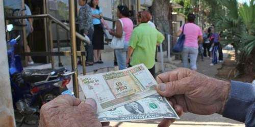 EEUU permitirá el uso del dólar a los cubanos