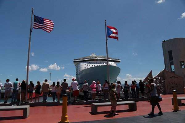 Llega el crucero más grande al muelle de San Juan (galería)