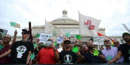 Exigen aprobar descriminalización entre humos de cannabis (galería)