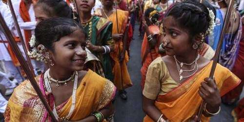Mujeres logran derribar veto centenario para entrar en un templo indio