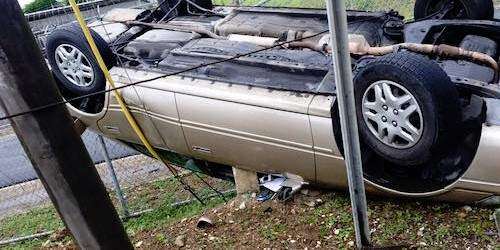 Cerrada la #5 en Bayamón por auto volcado