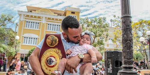 Entregan a ‘Pitufo’ su título mundial juvenil de la OMB (galería)