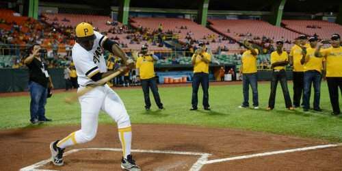 Sin miedo al zika, honran en San Juan la memoria de Clemente (galería)