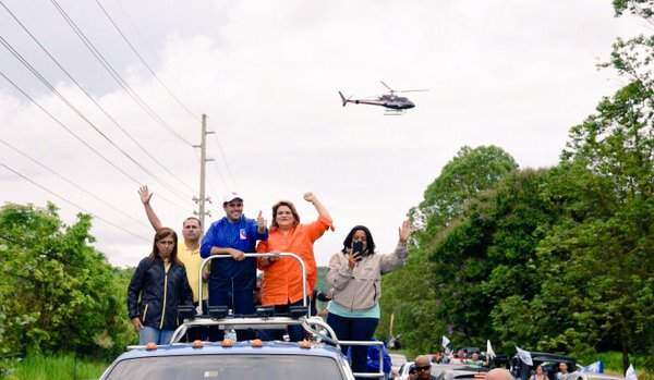 Vuelos en helicóptero traen cuestionamiento a campaña de Rosselló (galería
