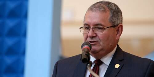 Superintendente firma orden sobre intervenciones con extranjeros