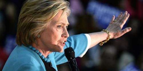 Departamento de Estado dice que Clinton violó sus normas de comunicación