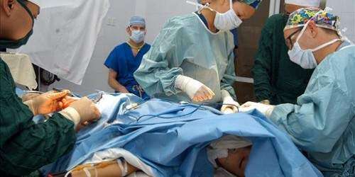 Pacientes esperan un año para una cita con médicos estrangulados por asegur