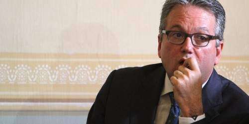 Estudiantes sacan a hermano de AGP de negocio en Río Piedras (vídeo)