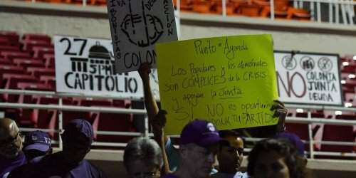 Piden la renuncia al congresista Luis Gutiérrez en asamblea de pueblo