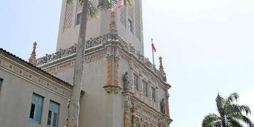 Piden al gobernador detener aumento matrícula UPR