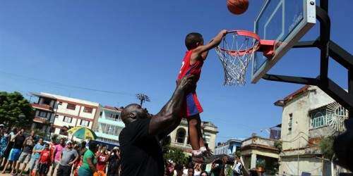 Ilusionado Shaquille O’Neal tras ofrecer talleres en Cuba