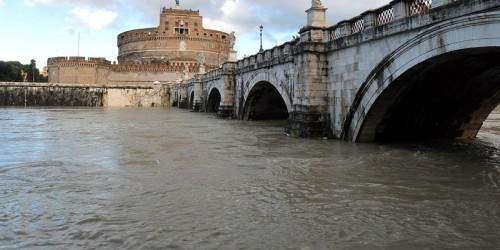 Hallan cadáver de estudiante estadounidense en río Tíber en Roma