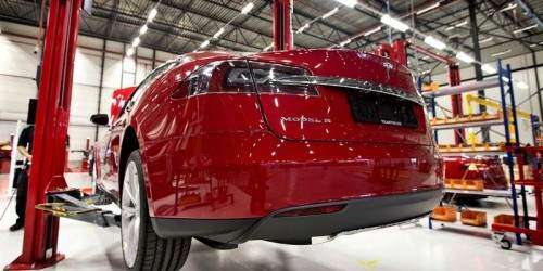 Tesla no desactivará piloto automático pese a accidente mortal