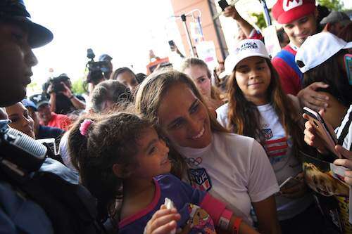 Visita olímpica al hospital de niños San Jorge (galería)