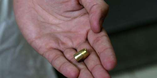 Grave menor que se disparó con arma de reglamento de su madre